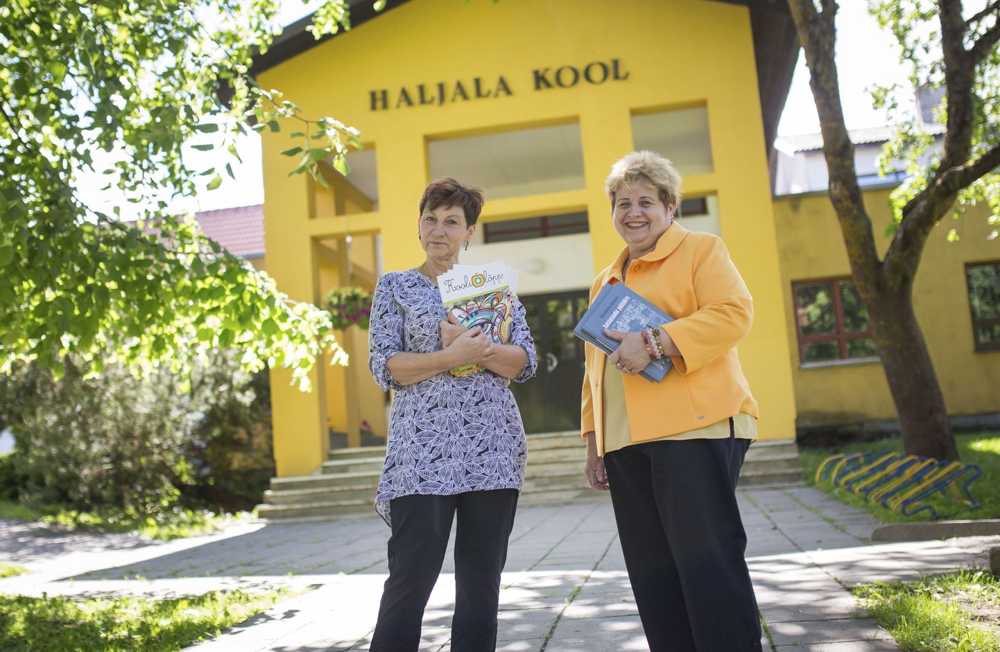Ingrid Mäemets (vasakul) ja Silvi Saar tõmbavad õpetajaametile joone alla ja asuvad nautima pensionäripõlve.