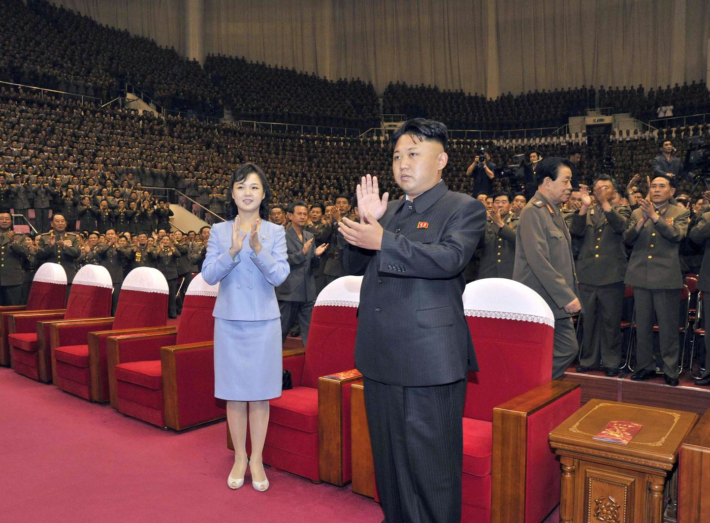 Põhja-Korea liider Kim Jong-Un  koos oma abikaasa Ri Sol-juga selle aasta augustis.