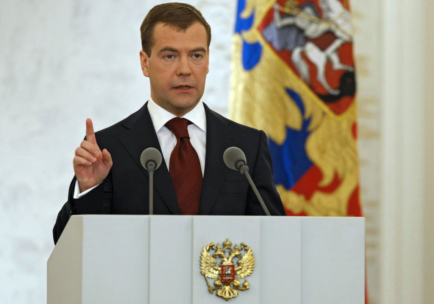 Vene Föderatsiooni president Dmitri Medvedev aastakõnet pidamas.