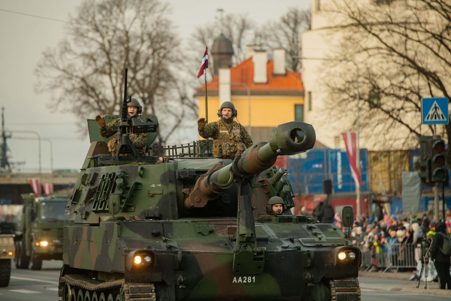 Военный парад в честь 18 ноября