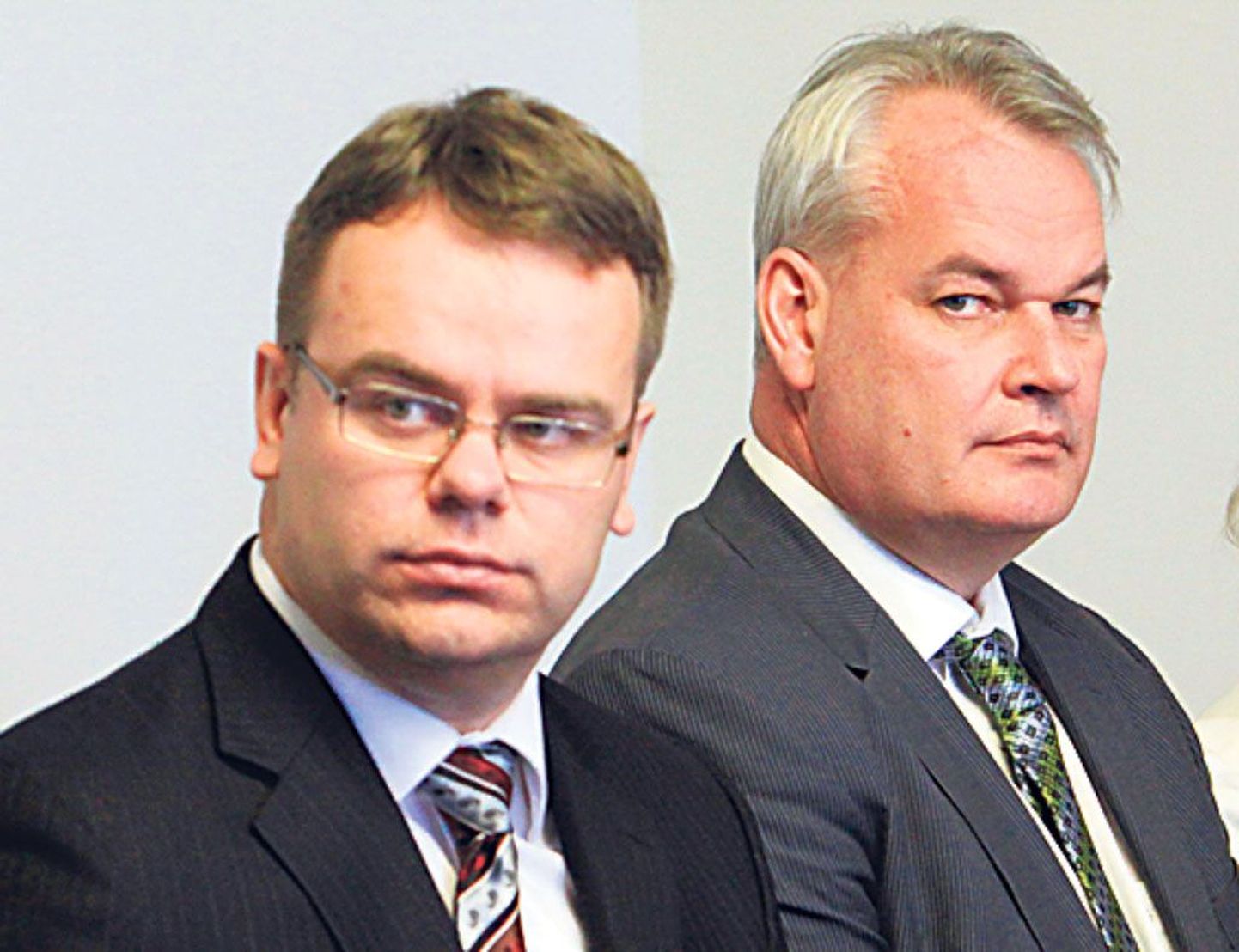 Alar Oppar (vasakul) ja taanlane Thorben Gronkjaer Nielsen kohtusaalis.