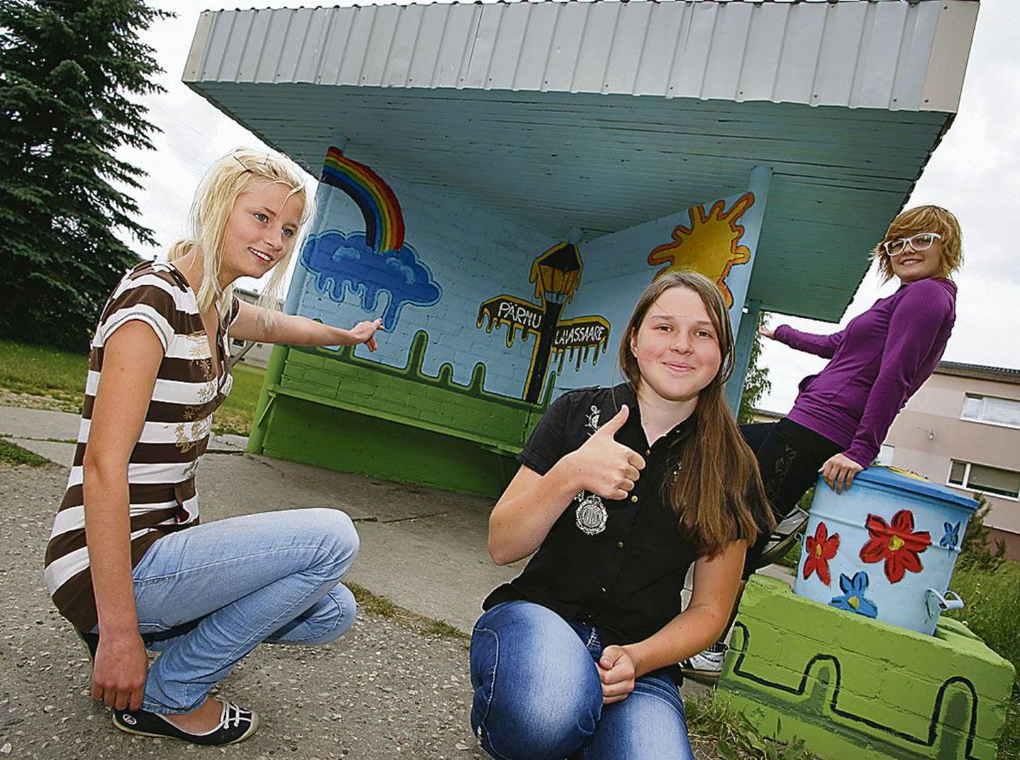 Kolm tublit maalijat jäi pildilegi: (vasakult) Elina Kuldmaa, Sandra Jäärats ja Karina-Louisa Puht.