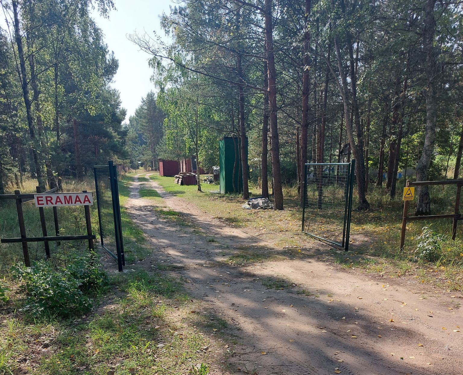 Ворота на въезде на дорогу Сави-теэ