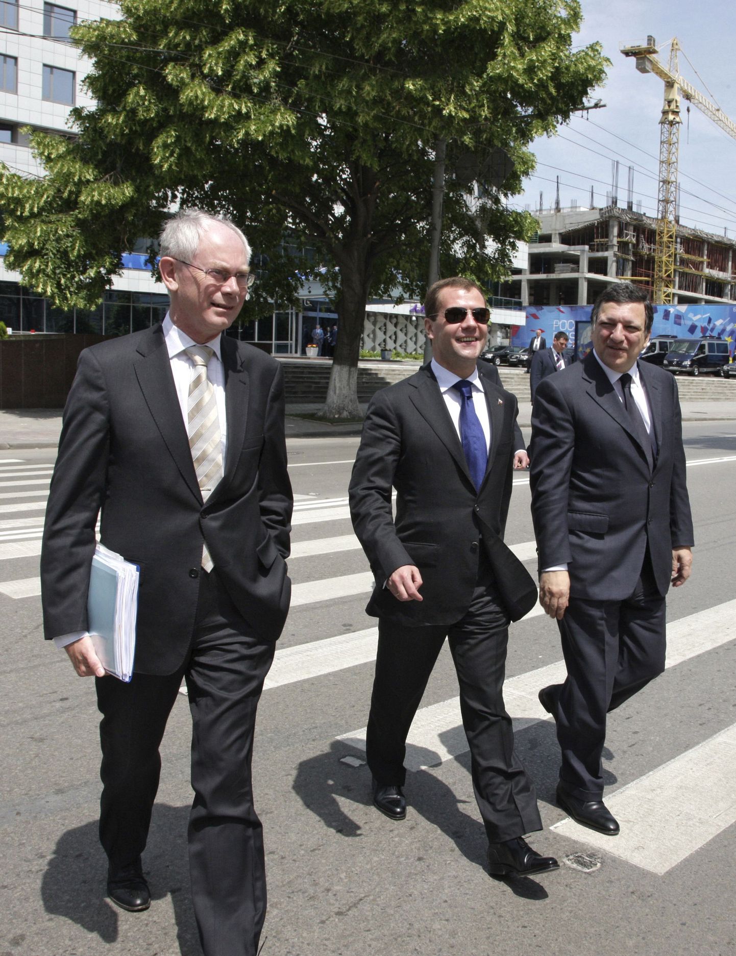 ELi president Herman Van Rompuy (vasakult), Vene president Dmitri Medvedev ja Euroopa Komisjoni juht José Manuel Barroso eile Rostovis Doni ääres.
