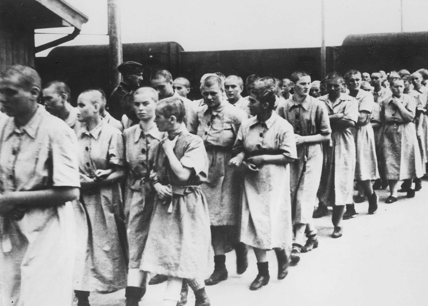 Naised koonduslaagris.