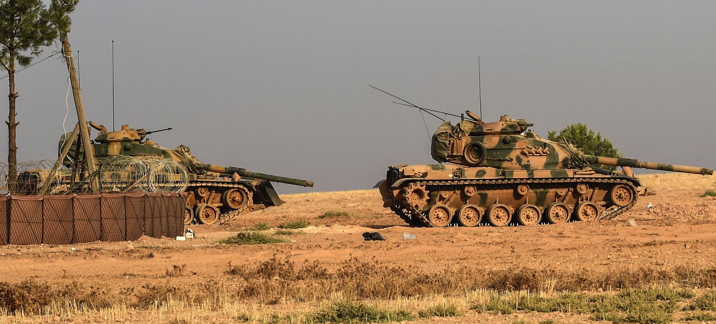 Турецкие танки на границе с Сирией.