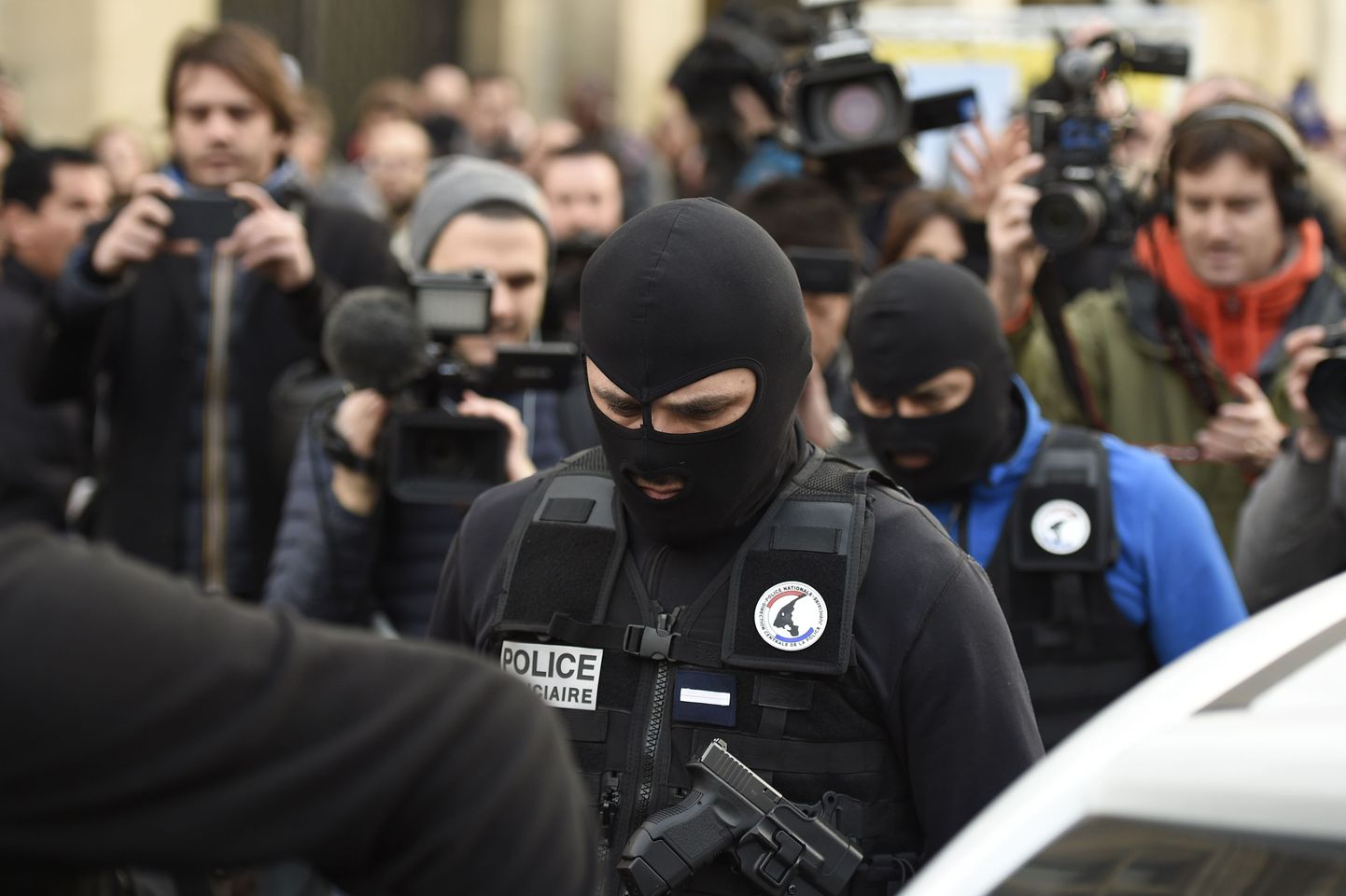 Полиция в Париже.