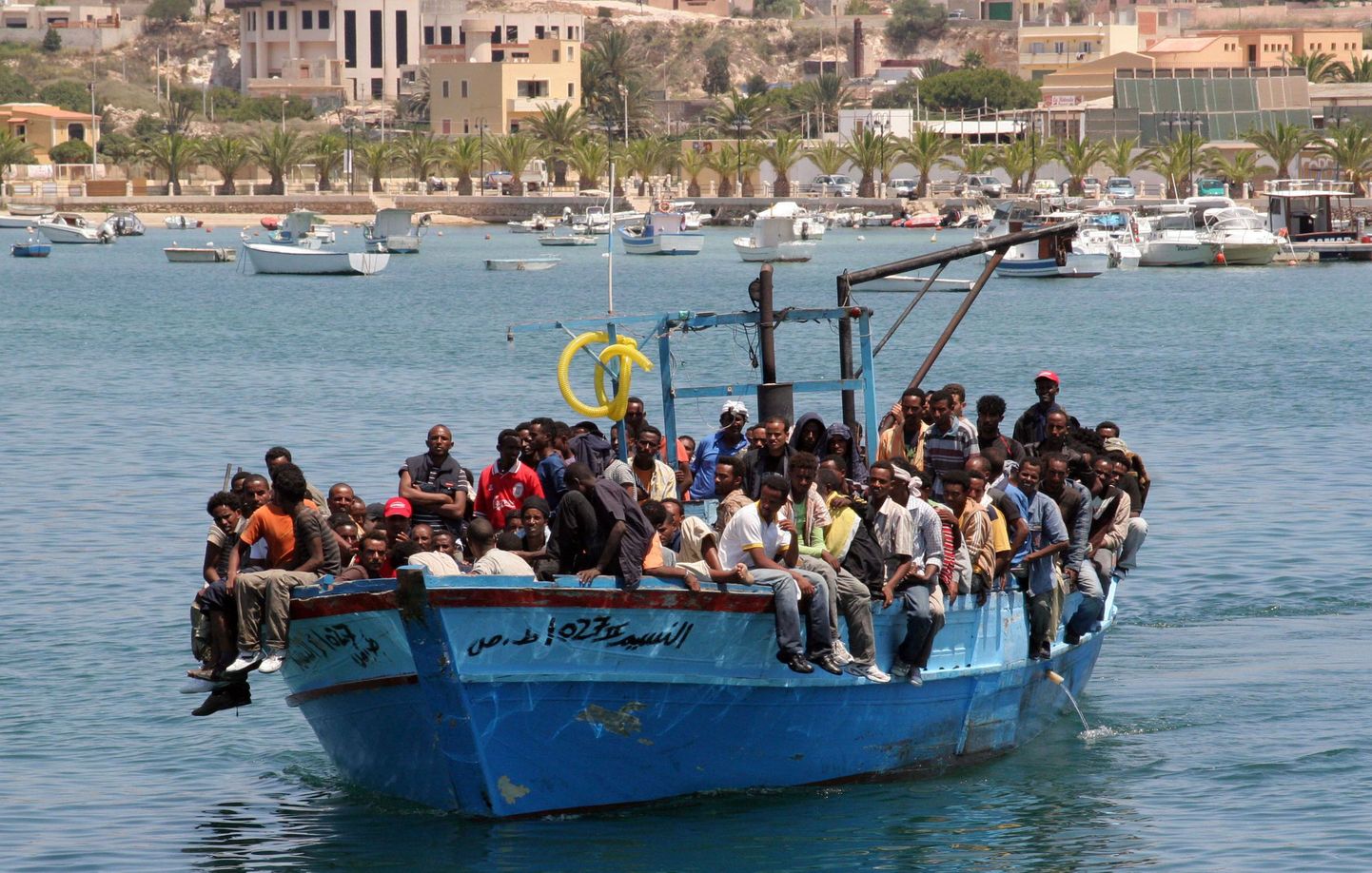 Liibüast üle mere Lampedusa saarele jõudnud paadipõgenikud.