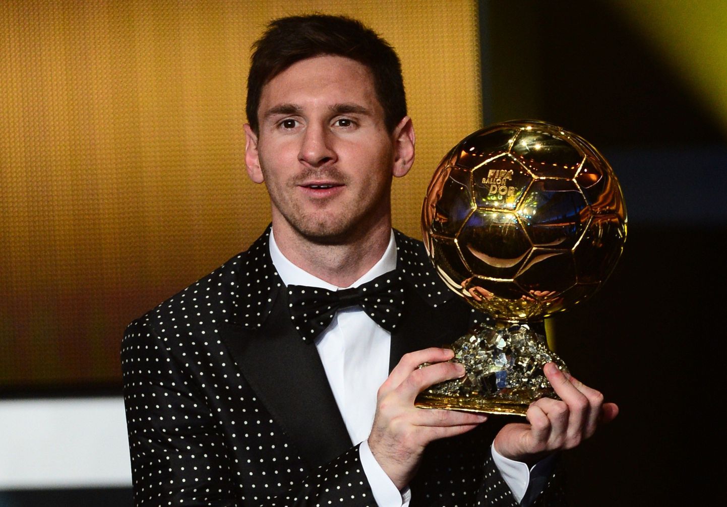 Lionel Messi sai täna juba neljandat korda poseerida maailma parimale jalgpallurile antava auhinnaga.