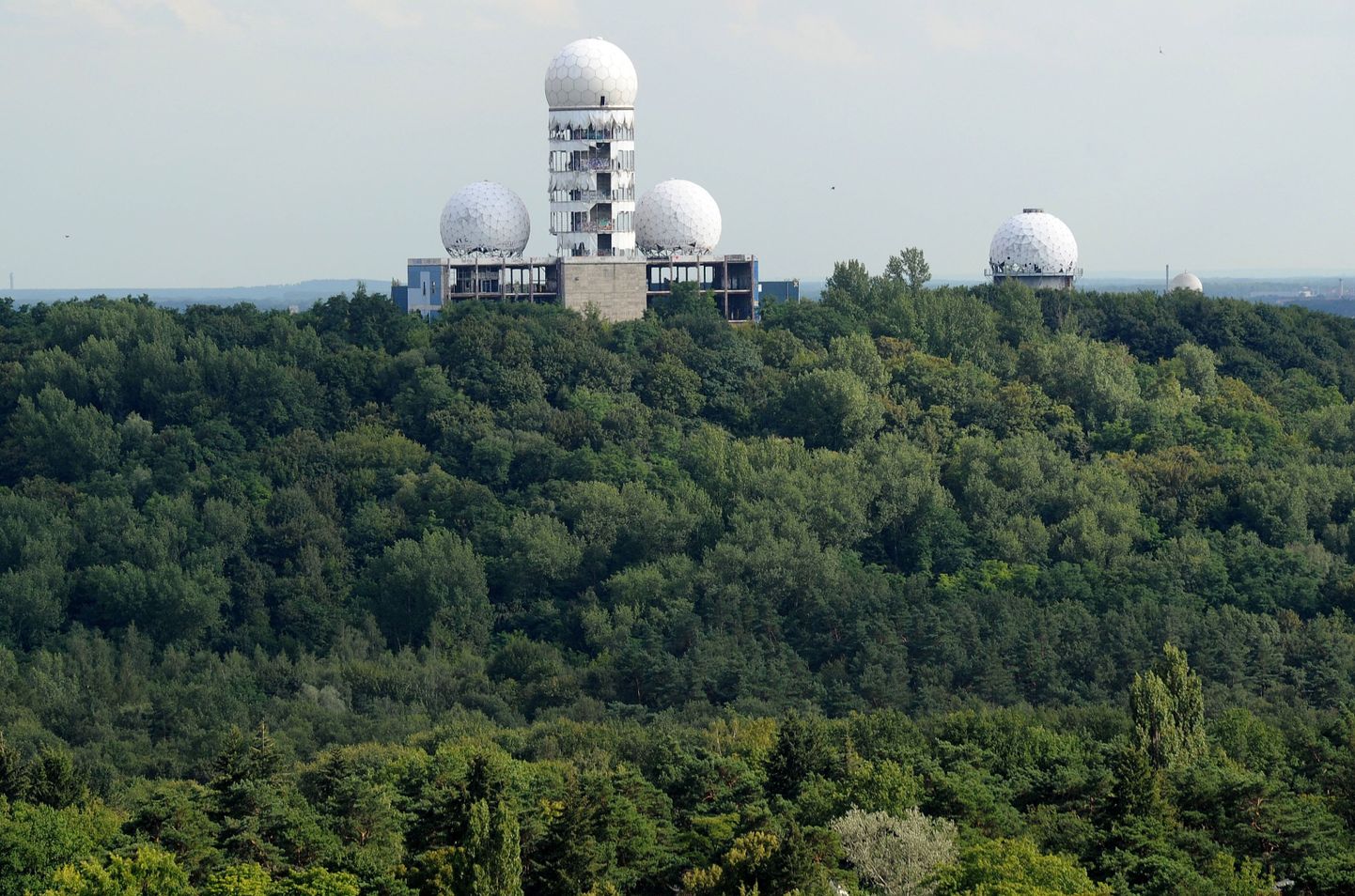 USA Riikliku Julgeolekuagentuuri (NSA) endise luurekeskuse jäänused Grünewaldis Teufelsbergi mäel