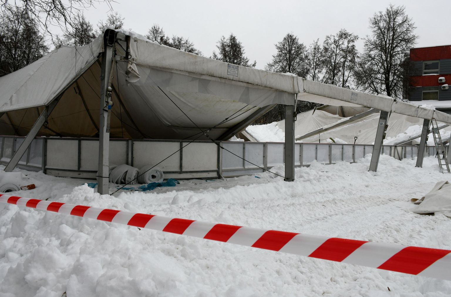 Daugavpilsi uisuvälja katus kukkus sisse.