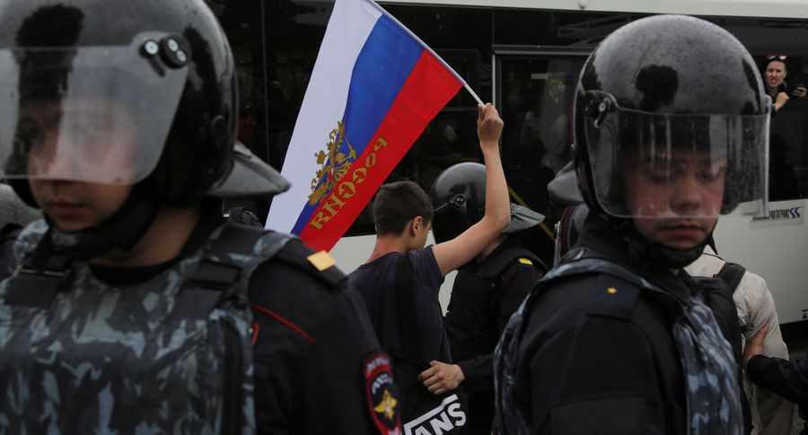В Петербурге на акции в защиту мусульман задержано не менее 100 человек В Петербурге на акции в защиту мусульман задержано не менее 100 человек