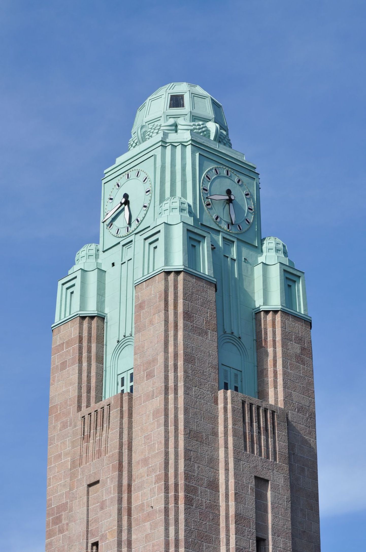 Helsingi pearaudteejaama kellatorn.