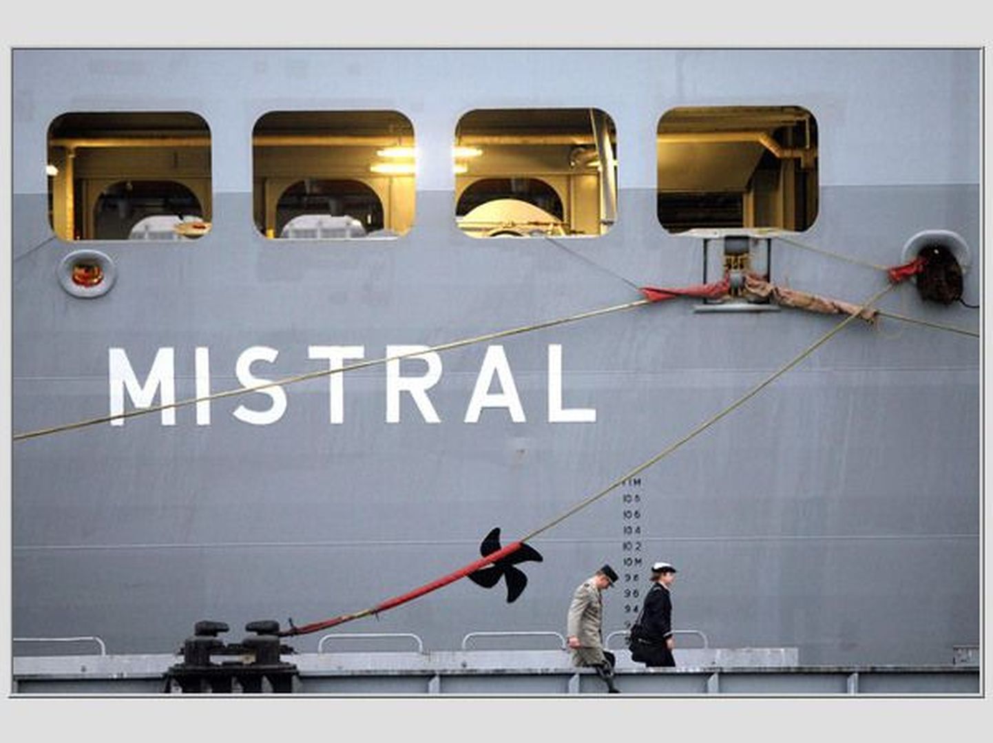 Prantslaste Mistral-klassi dessantlaev 2009. aasta novembris Peterburi sadamat väisamas.