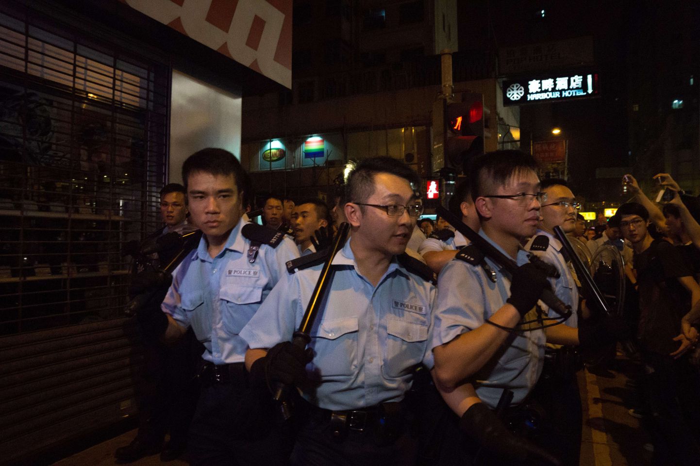 Politsei täna öösel Hongkongis Mongkoki kaubanduspiirkonnas.