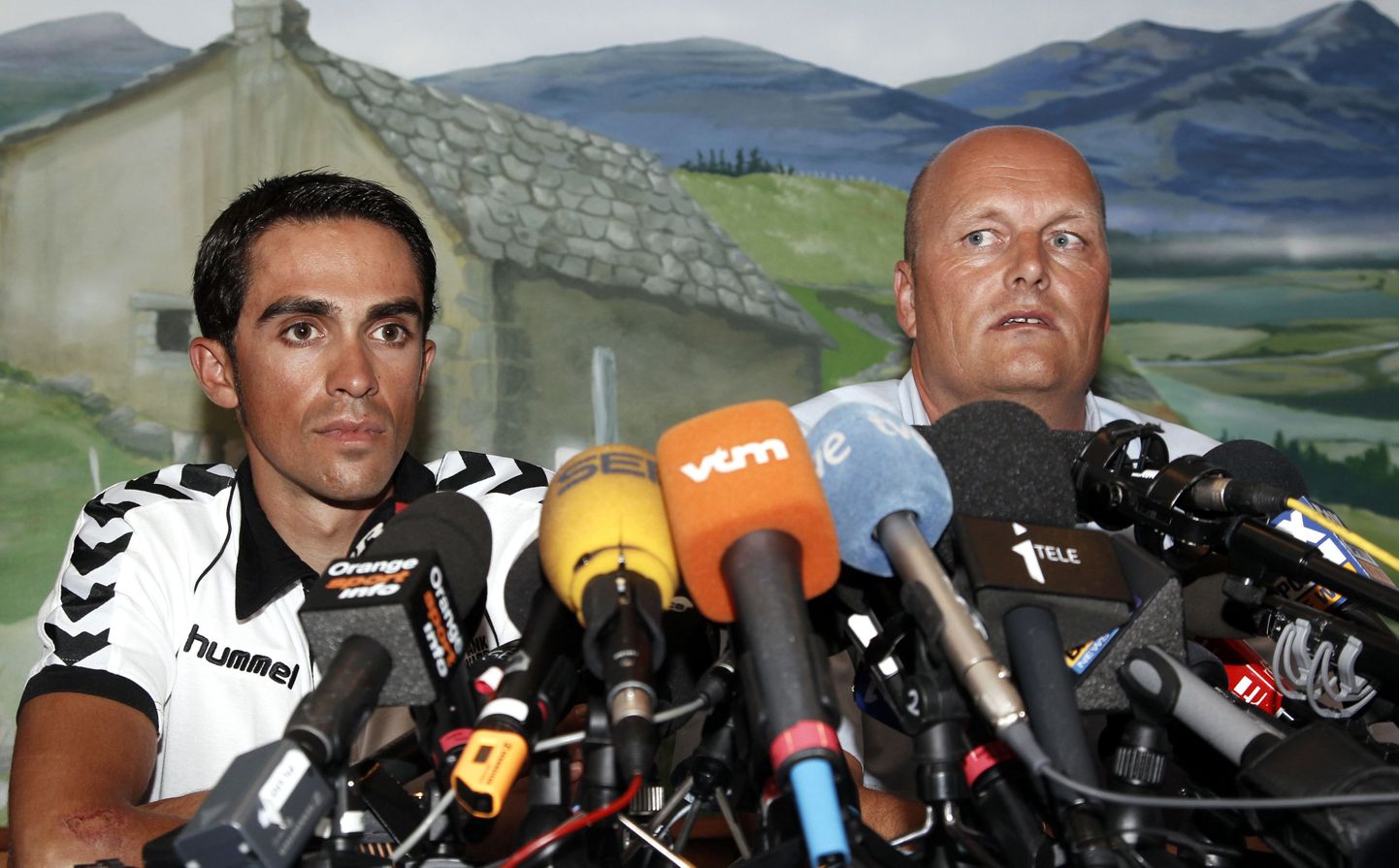 Alberto Contador (vasakul) ja Bjarne Riis.