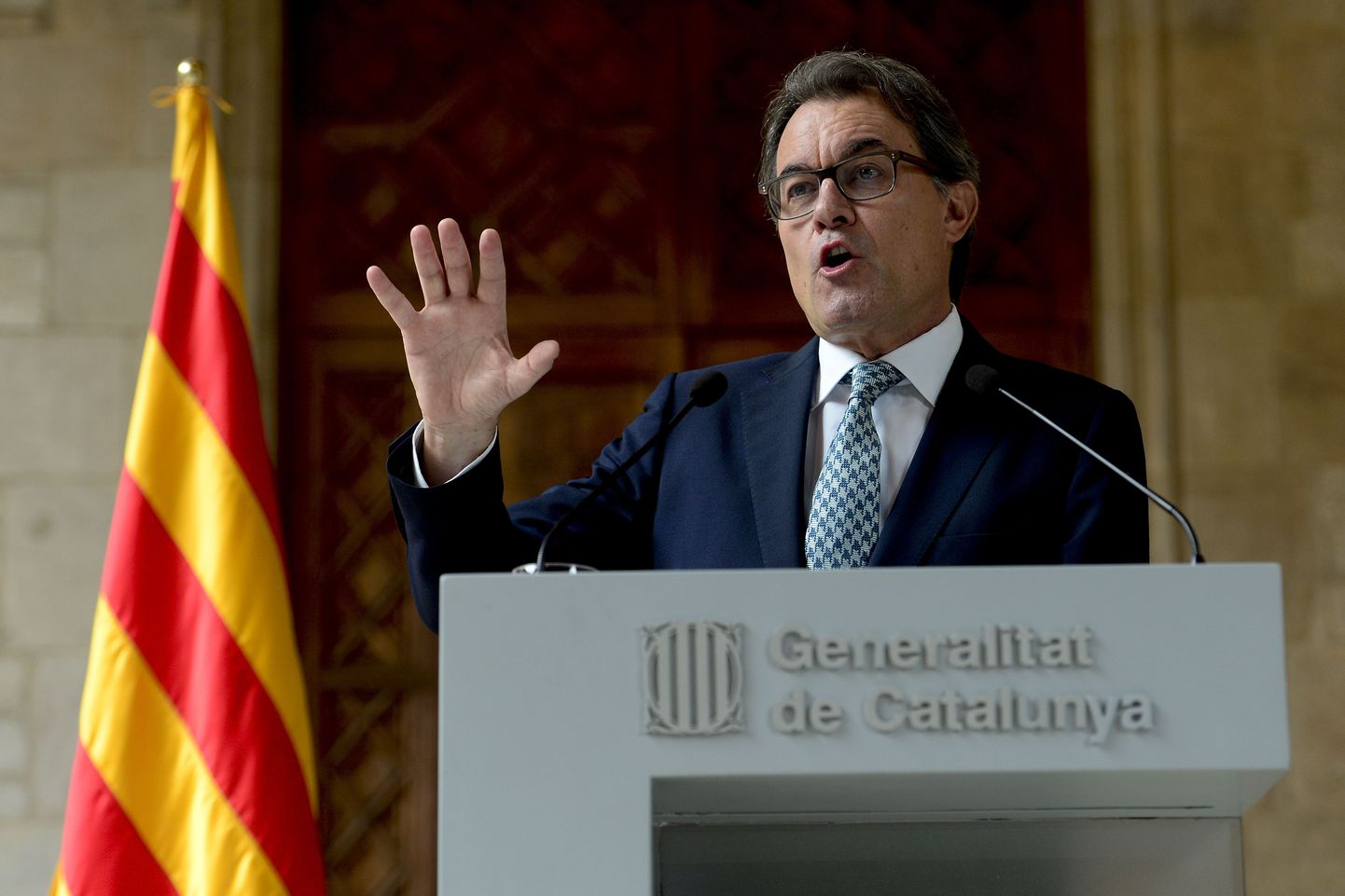 Kataloonia autonoomse piirkonna president Artur Mas kinnitas, et küsitlus 9. novembril tuleb, aga teises õiguslikus raamistikus.