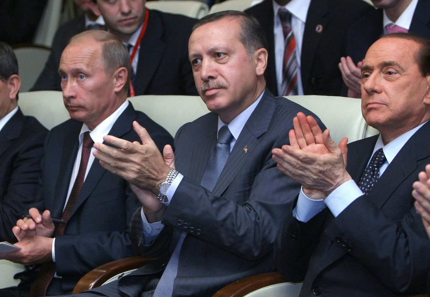 Vasakult Vene peaminister Vladimir Putin, Türgi peaminister Recep Tayyip Erdogan ja Itaalia valitsusjuht Silvio Berlusconi.
