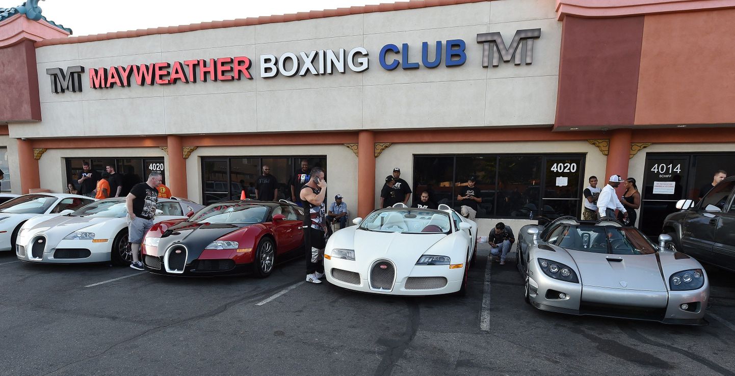 Poksija Floyd Mayweather Jr demonstreerib oma autoparki
