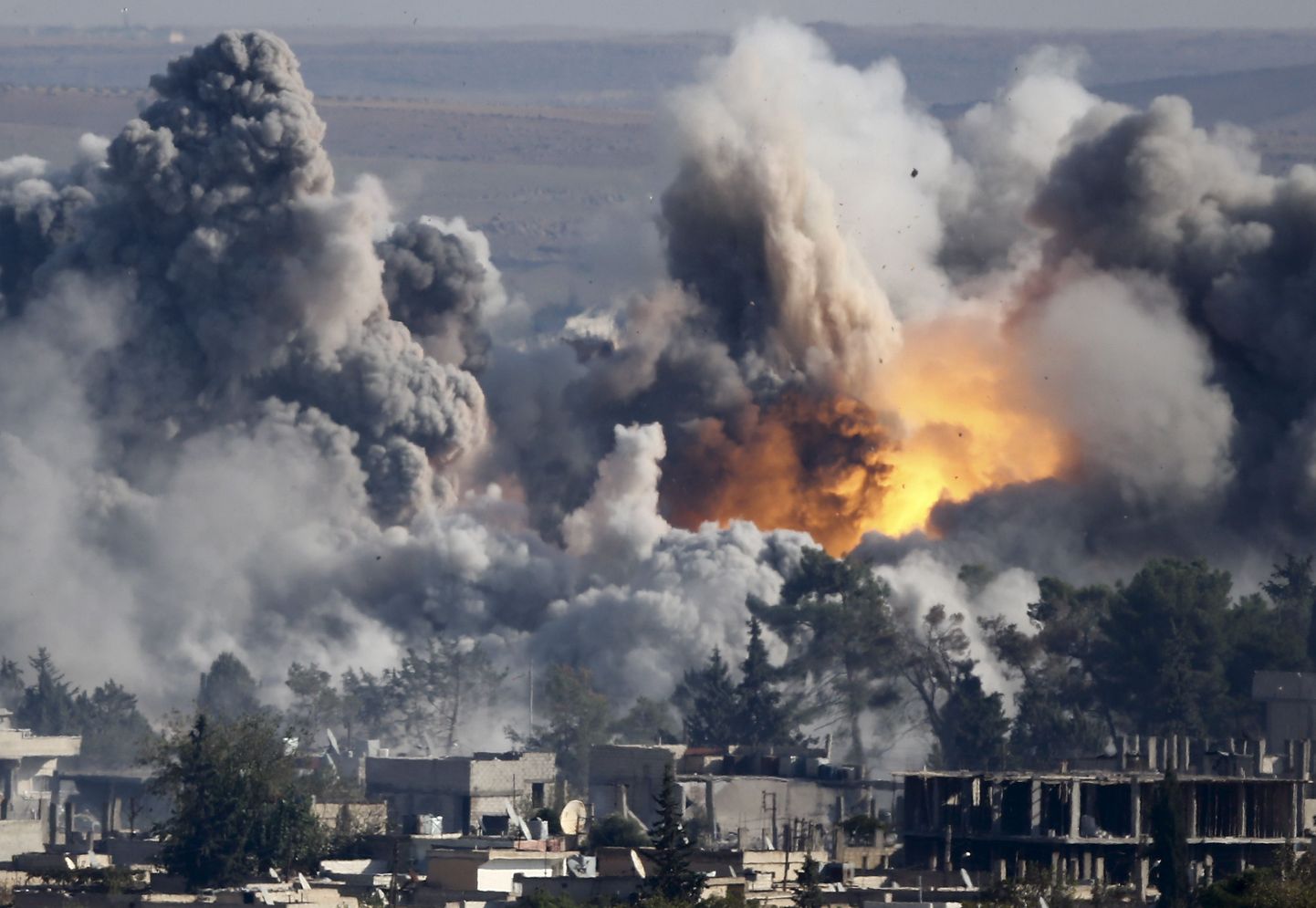 Süüria linna Kobani pommitamine Türgi piiri ääres