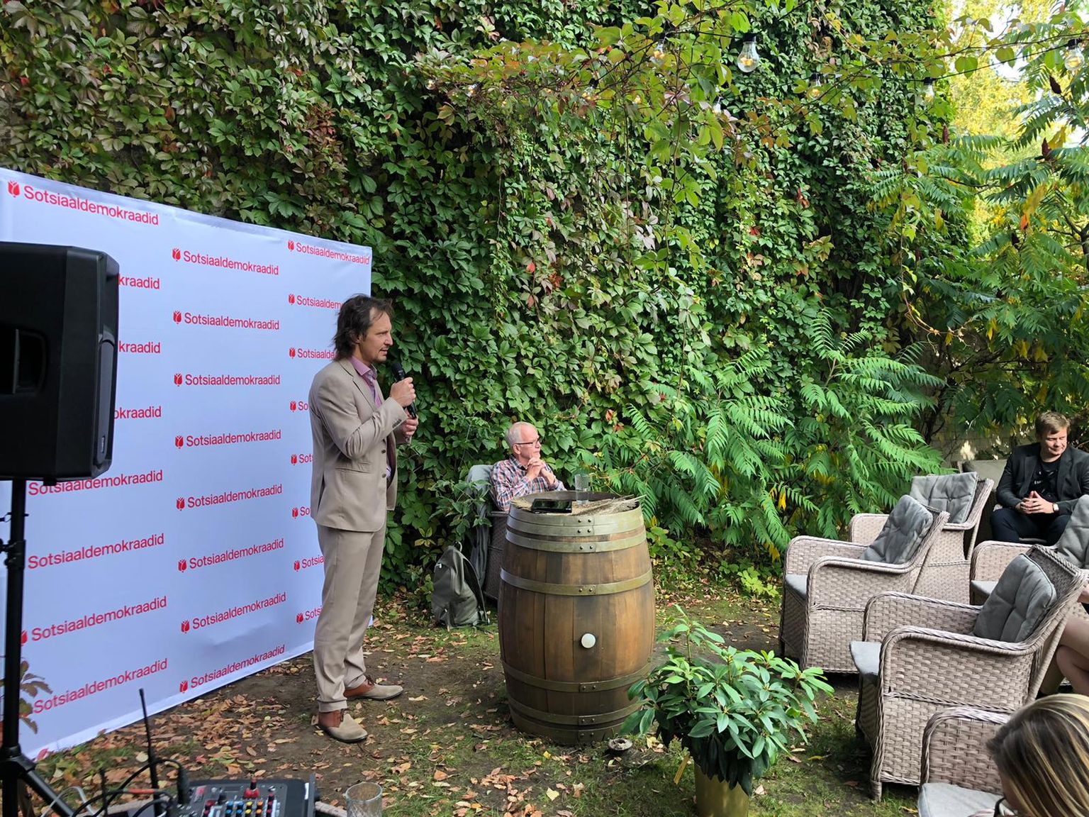 Laupäeval toimus Tallinnas restoran Clos suveaias Sotsiaaldemoraatliku Erakonna (SDE) volikogu istung.