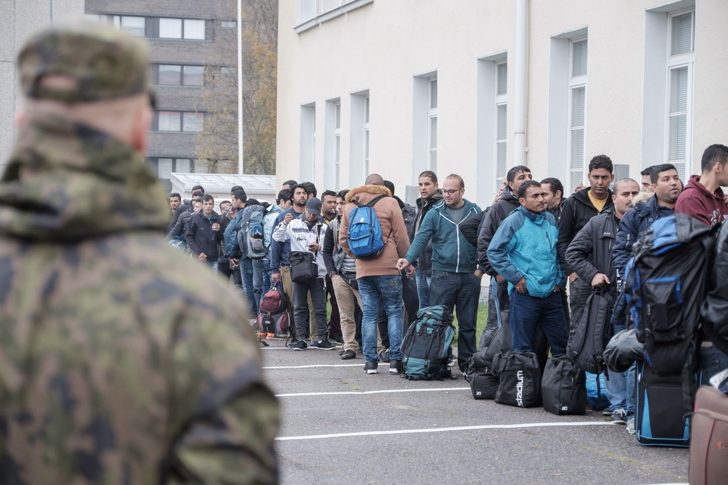 Varjupaigataotlejad septembris Soomes Tornio vastuvõtukeskusesse saabumas.