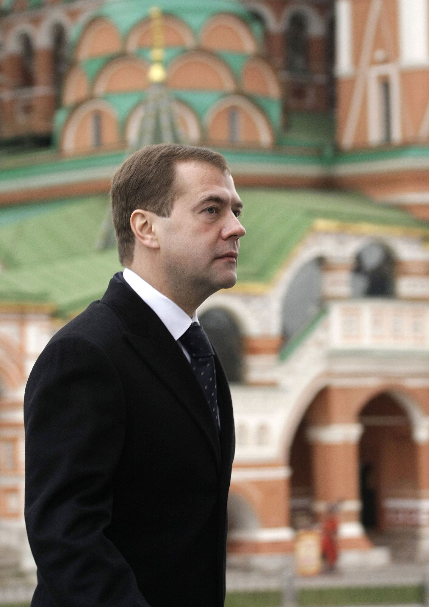 Venemaa president Dmitri Medvedev käis täna Moskva peal tähistamas rahvusliku ühtsuse päeva, mille seadis riigipühana sisse tema eelkäija Vladimir Putin.