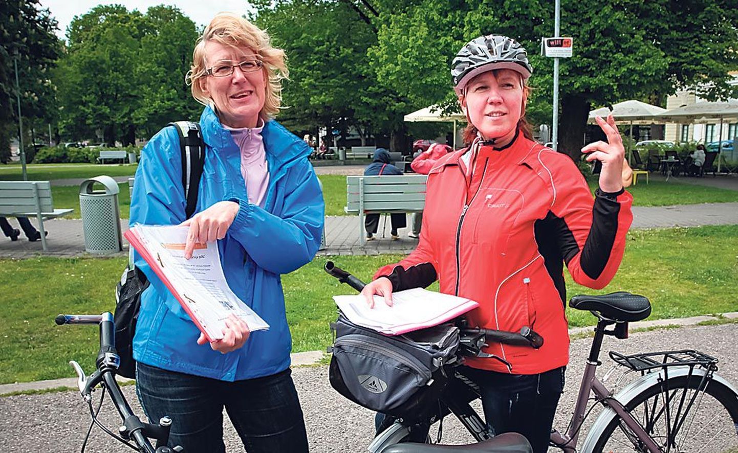 Päikesejänku lasteaia vanemõpetaja Merit Kvatš (paremal) ja Liblika lasteaia õppealajuhataja Ave Ruul on valmis ratastel läbima üle 500 kilomeetri.