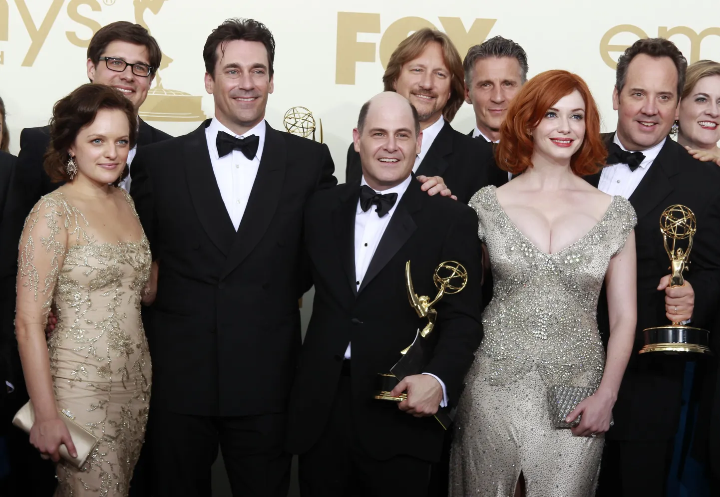 Seriaali «Mad Men» produtsent Matthew Weiner (keskel) ja näitlejad