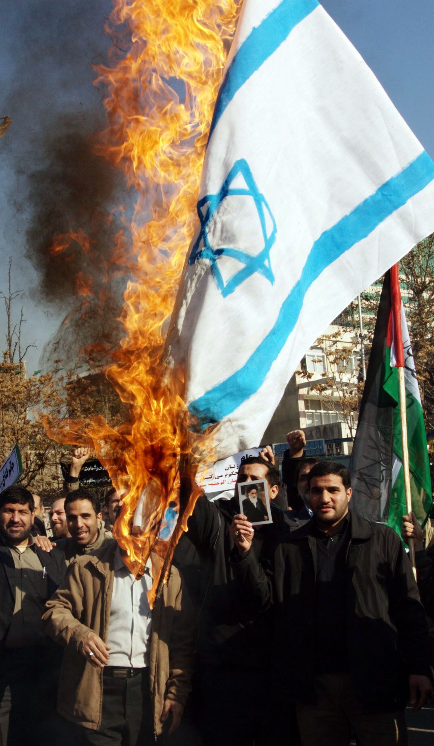 Iisraeli lipu põletamine.