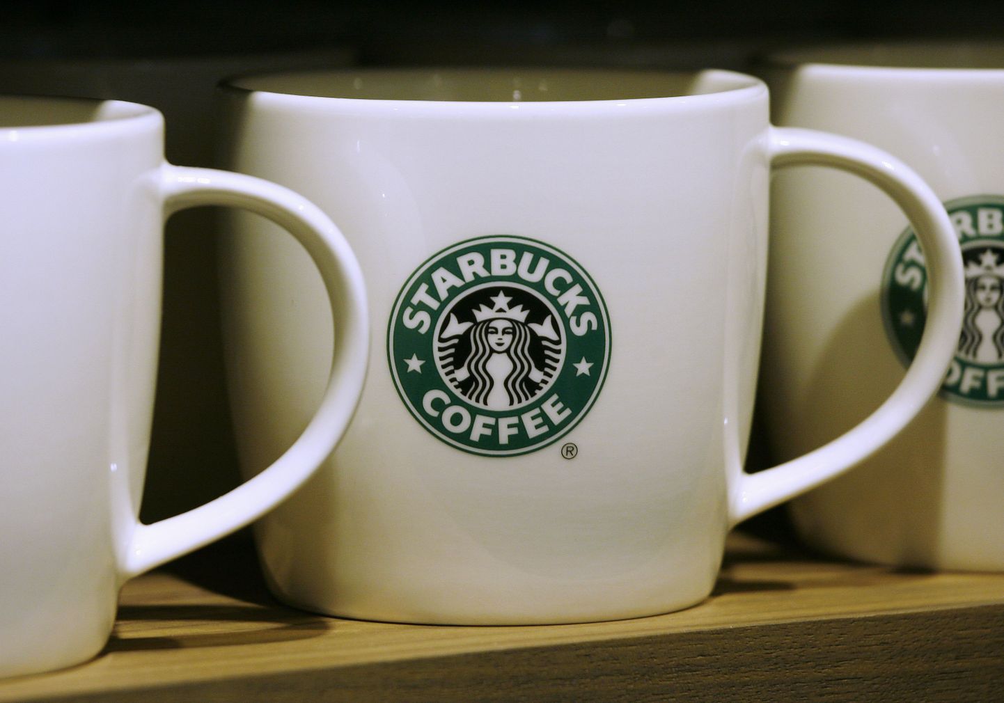 Starbucksi logoga kruusid