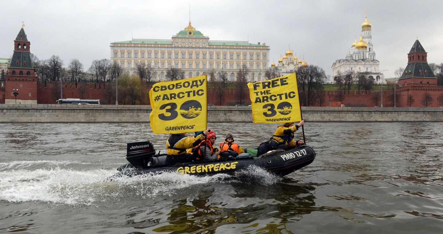 Акция в поддержку активистов Greenpeace.
