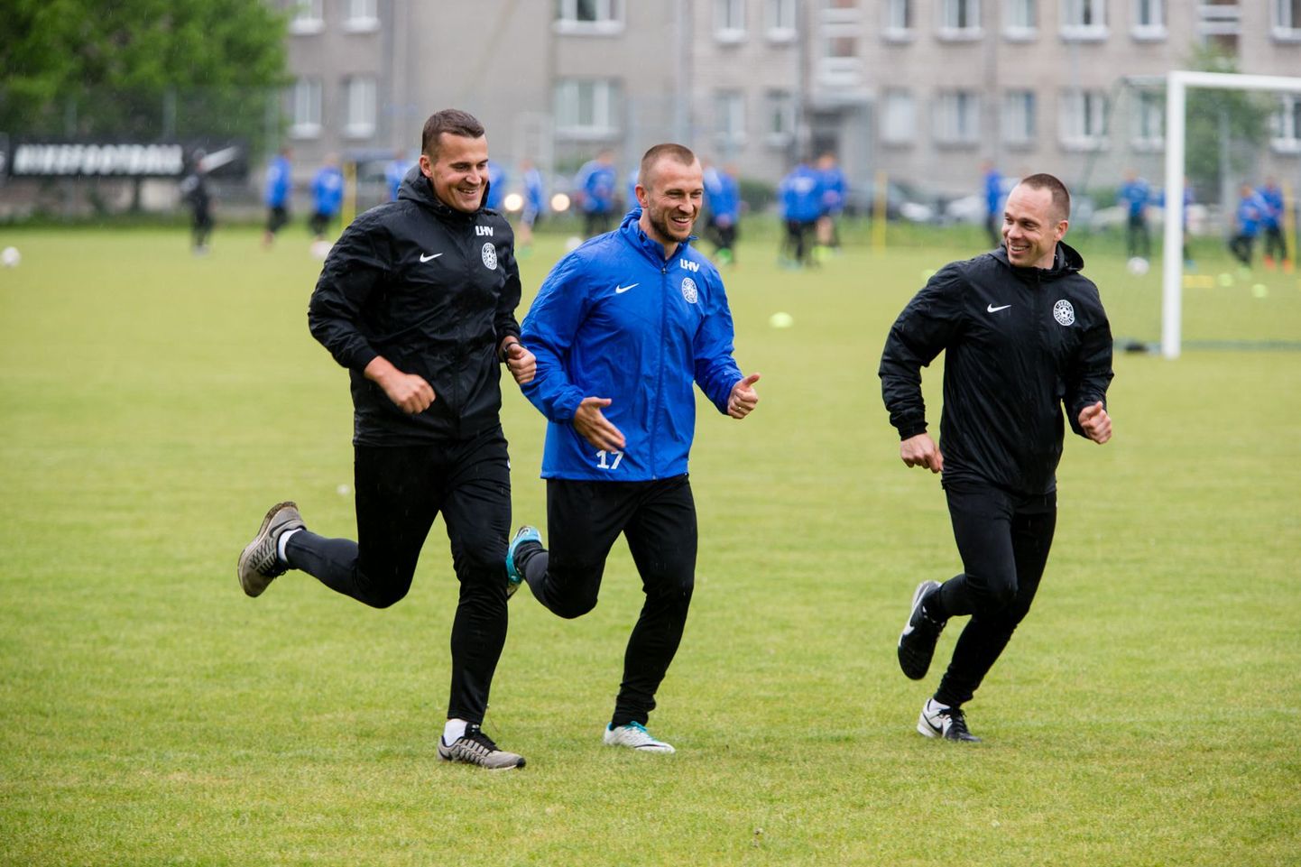 Enar Jääger (keskel) esmaspäeval toimunud Eesti jalgpallikoondise treeningul.