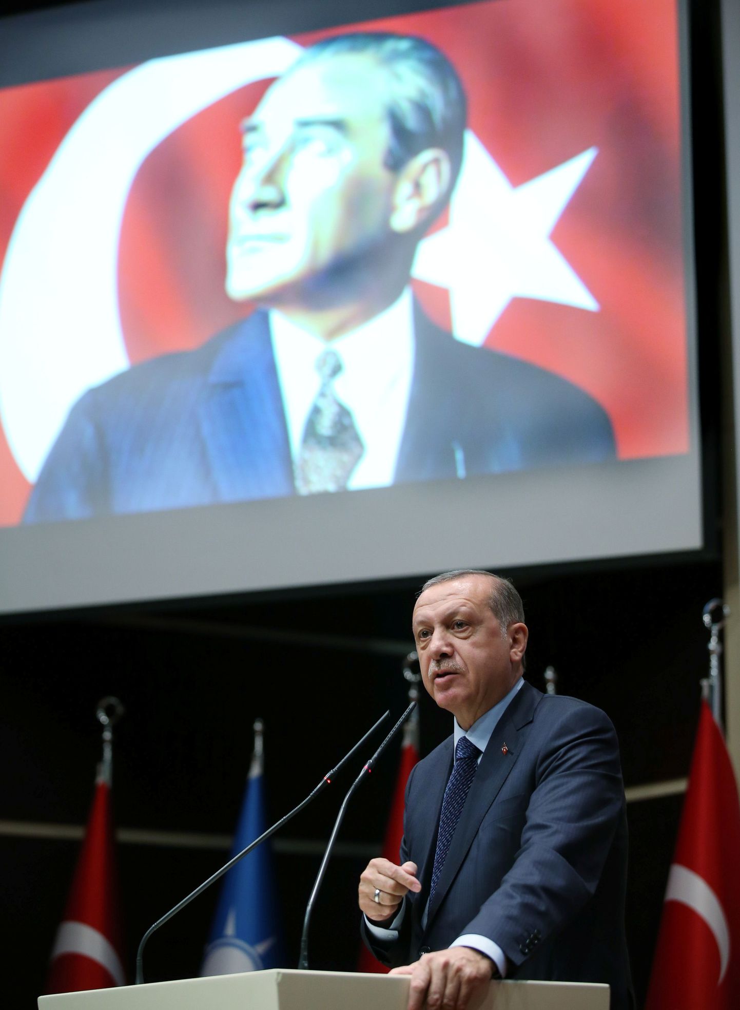 Türgi president Recep Tayyip Erdoğan tänasel parteikongressil.
