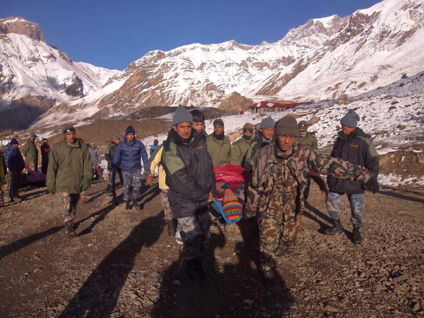 Спасатели в Непале.