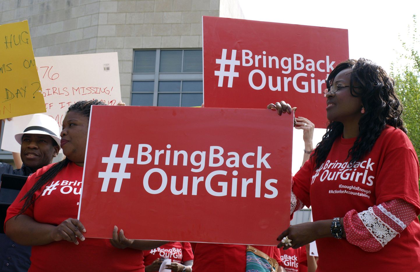 Koolitüdrukute vabastamist nõutakse ka Washingtonis Nigeeria saatkonna ees.