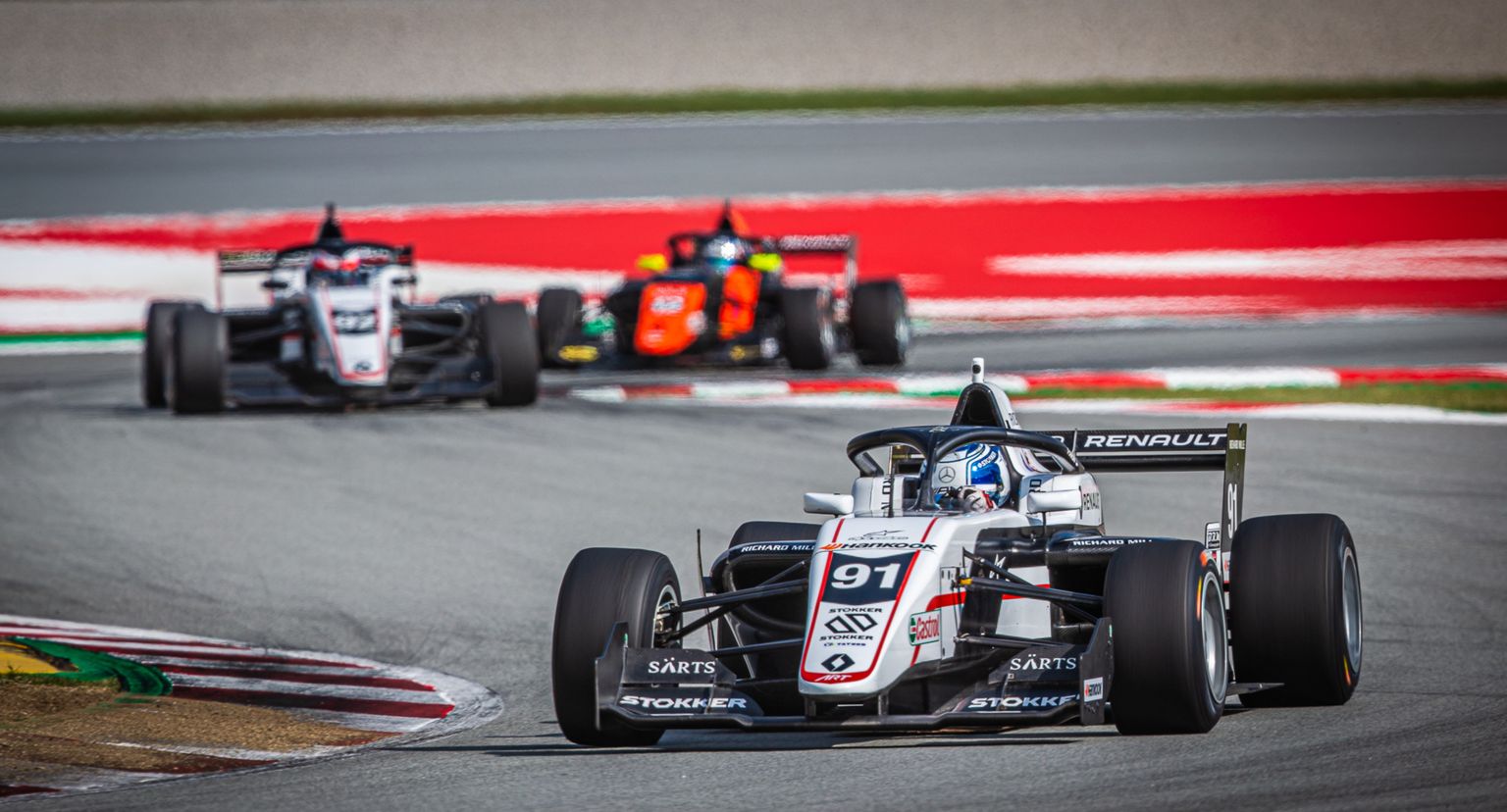 Lõppenud Renault Eurocupi hooaja lõpetas Paul Aron alles 11. kohal, mis valmistas vormelilootusele pettumuse.