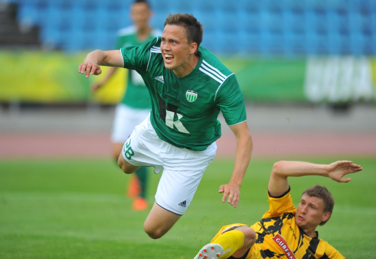 Нападающий "Левадии" Римо Хунт во время домашнего матча с "Шауляем".