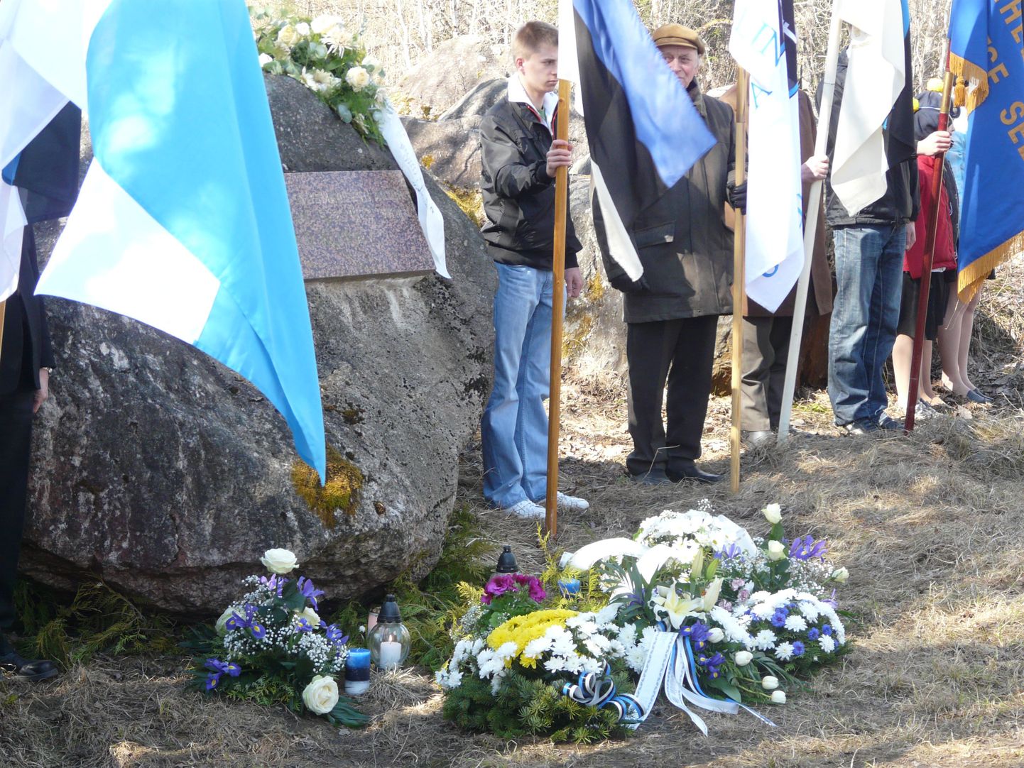Laupäeval koguneti Juhan Kuke sünnikohas asuva mälestuskivi juurde.