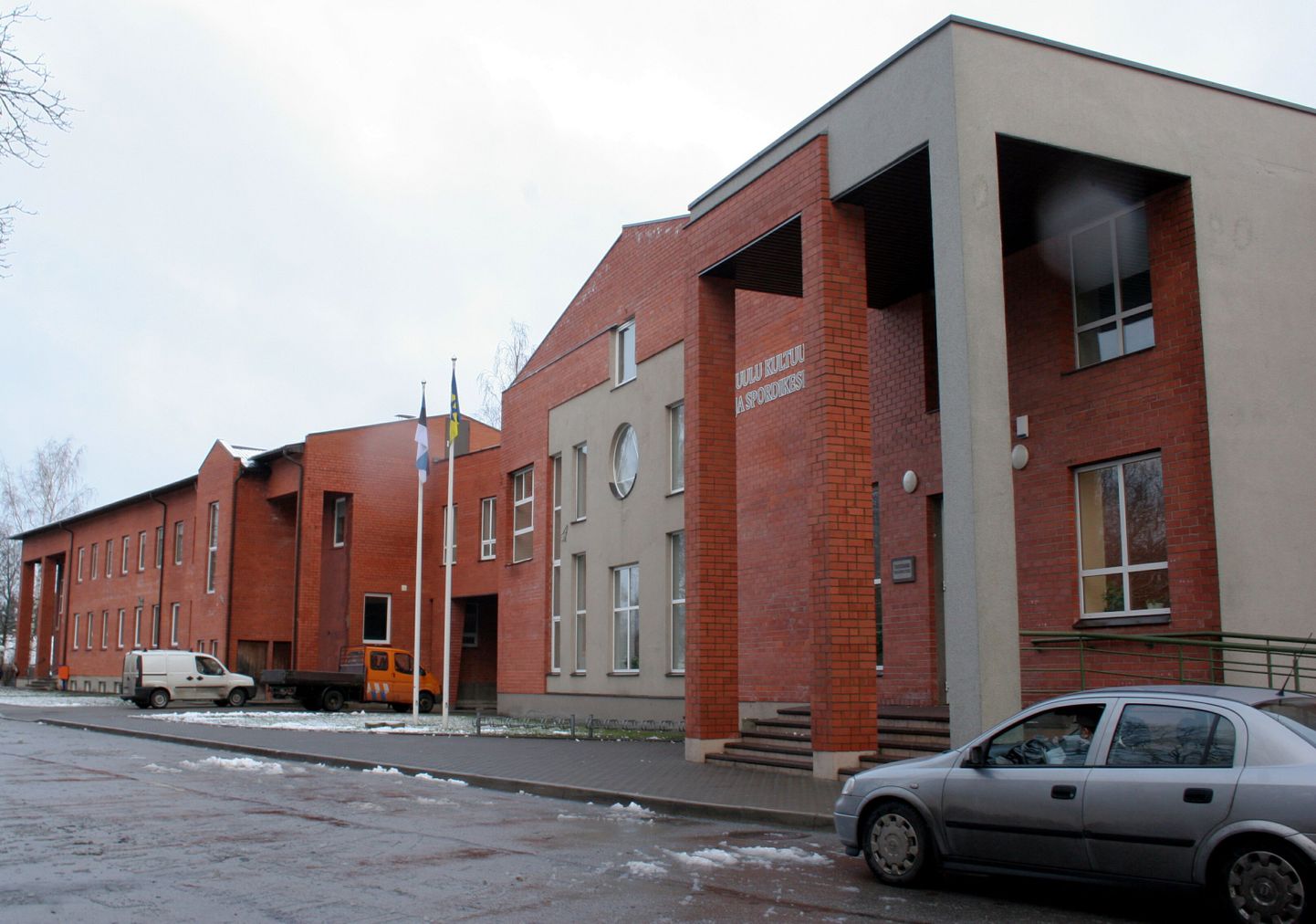 Kompromissina asub uue Häädemeeste valla keskus Uulu külas.