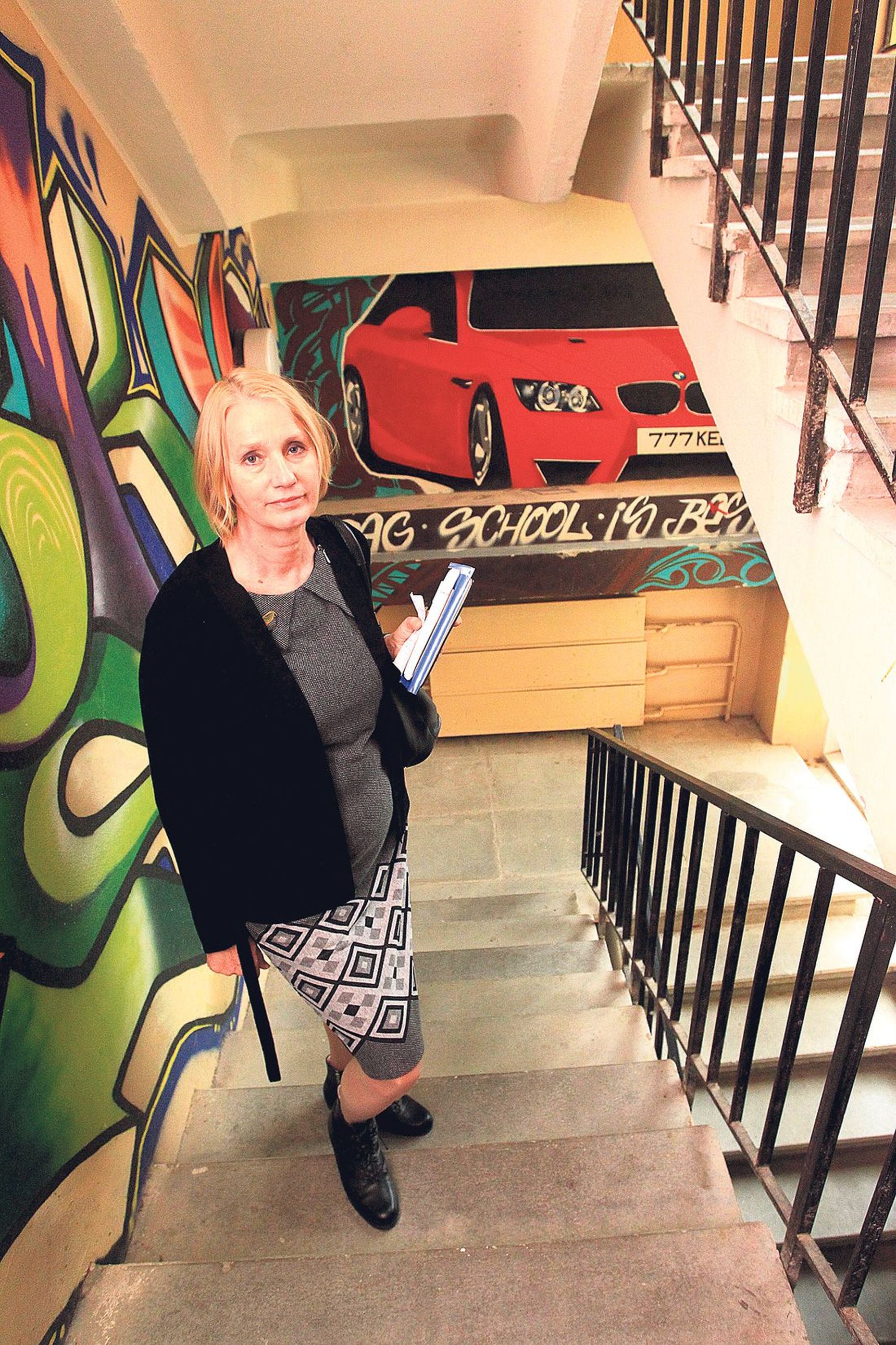 Annelinna gümnaasiumi direktor Hiie Asser pidi võtma vastu otsuse viia ruumipuuduse tõttu nelja kolmanda klassi õpilased uuel õppeaastal õhtusesse vahetusse.