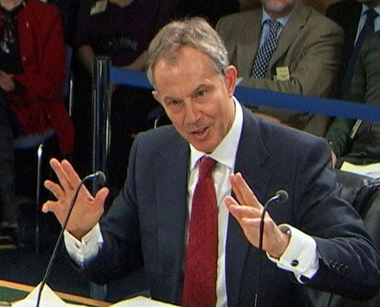 Tony Blair 2010. aastal Iraagi sõja uurijate ees.