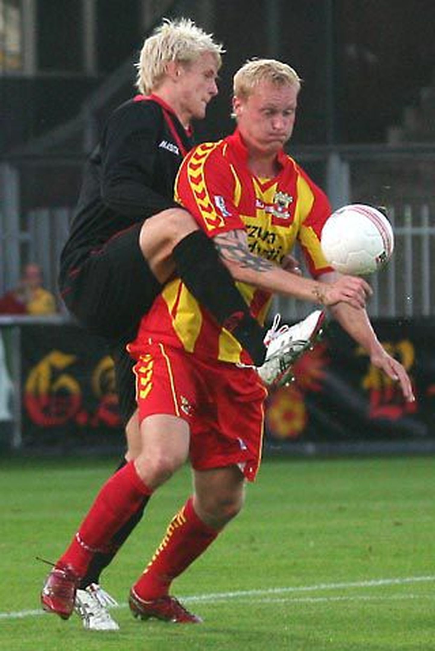 Sander Post (paremal) võitluses palli pärast