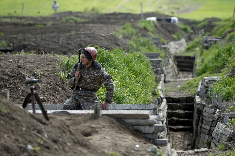 Armeenia sõdur Mägi-Karabahhis kaevikus. Foto: Reuters/Scanpix