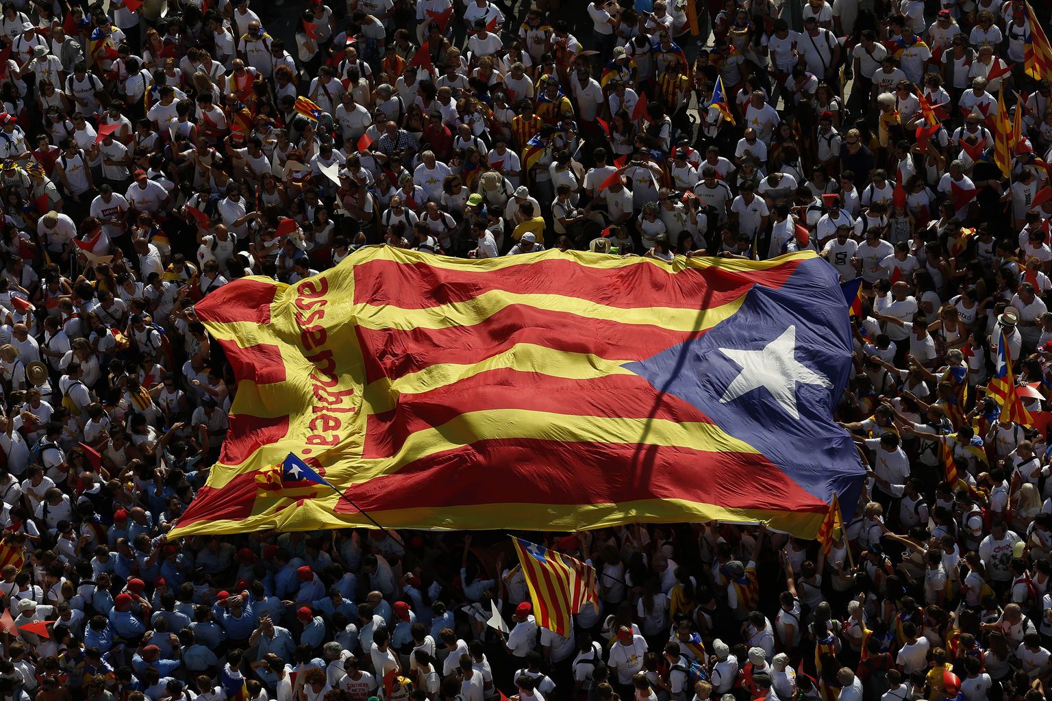 11. septembril Barcelonas välja toodud Kataloonia iseseisvulipp ehk estelada.