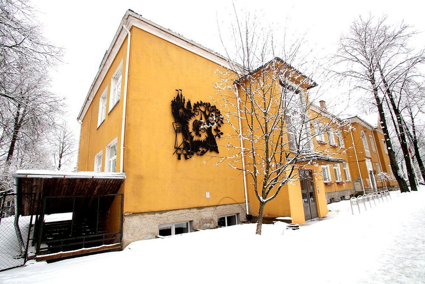 Midrimaa hoone on Tartu lasteaedade hulgas üks vanimaid ja ei ole pärast ehitamist 1950. aastal kapitaalremonti näinud.