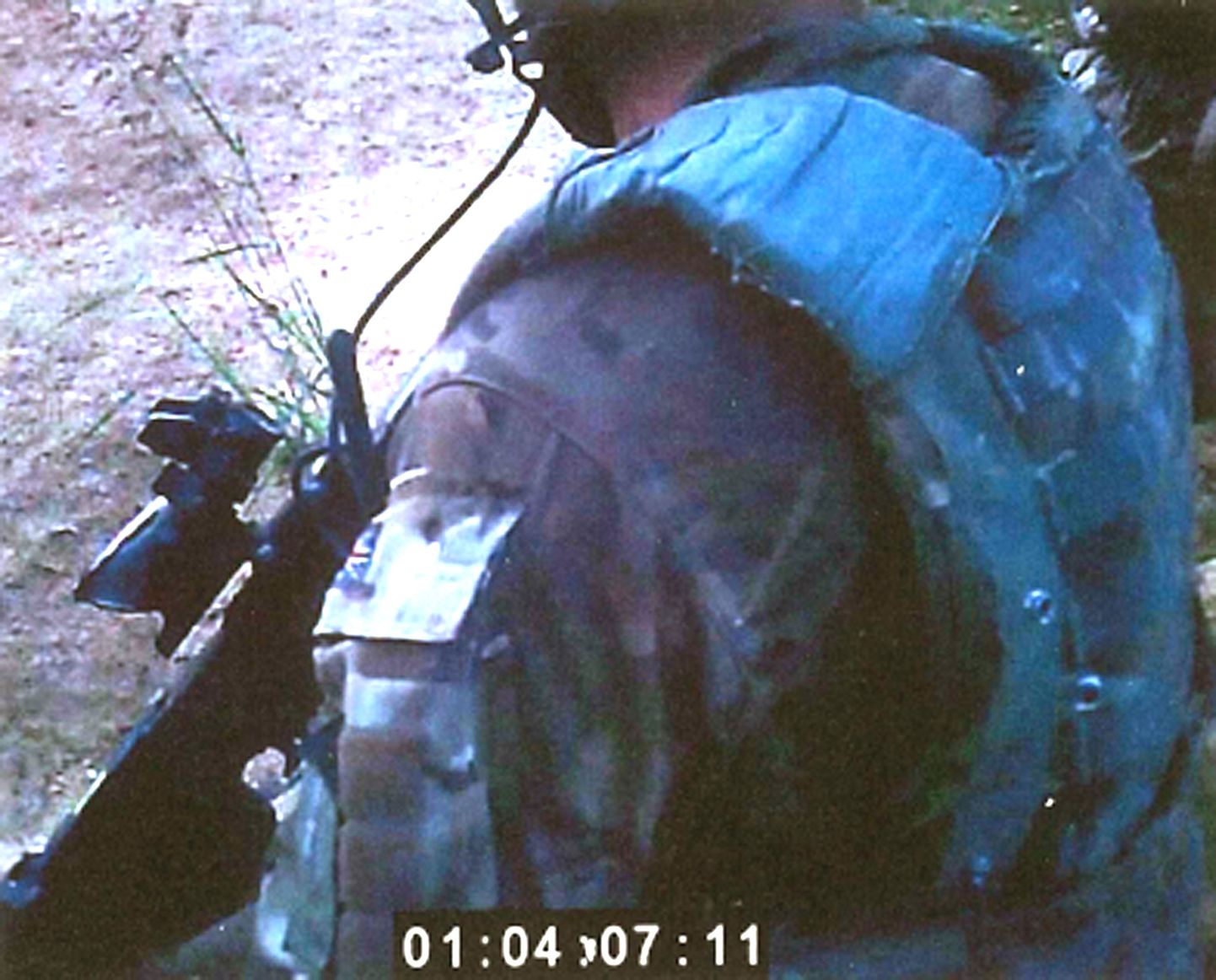 Suurbritannia kaitseministeeriumi väljastatud pildil näeb kiivrikaamerast pärit jäädvustust mereväelast, kes hukkas Talibani mässulise.