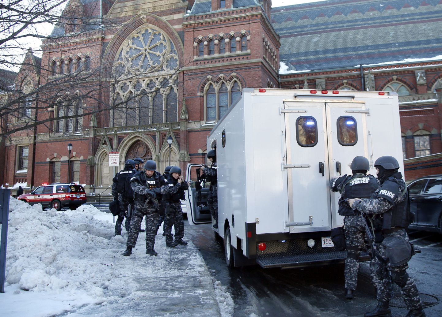Politsei eriüksuse SWAT liikmed Harvardi ülikooli juures Cambridge'is.
