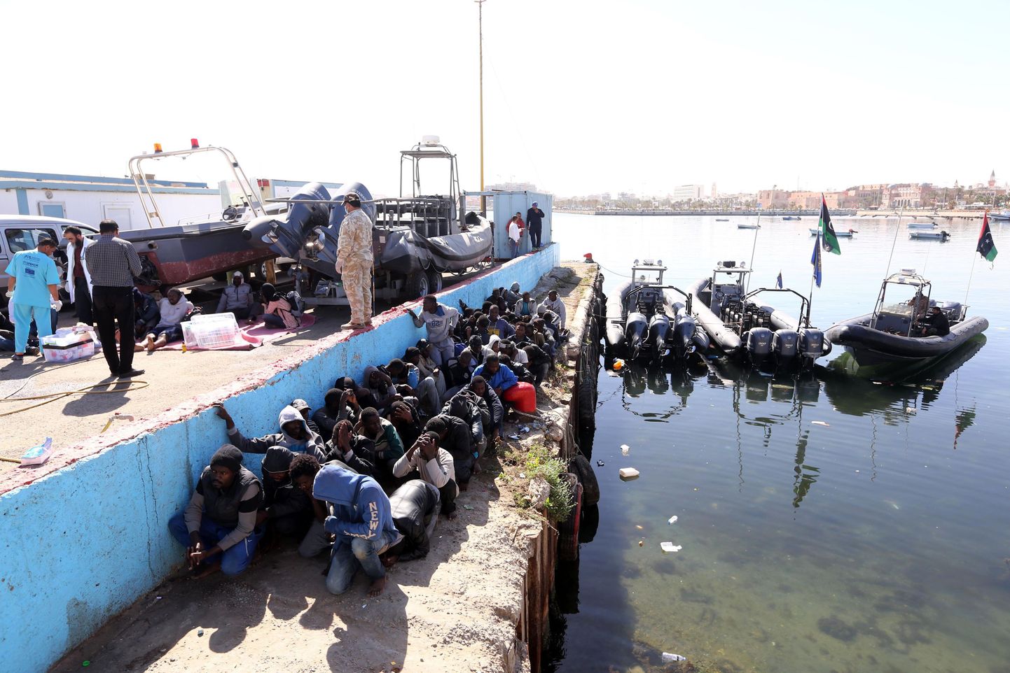 Liibüa rannavalve poolt kinnipeetud migrandid