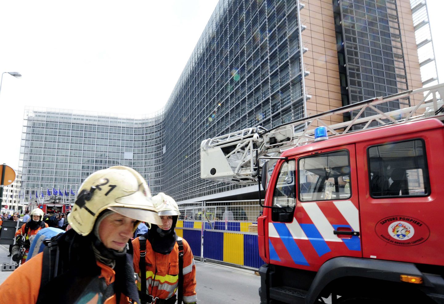 Euroopa Komisjoni ametnikud evakueeriti veeuputuse tõttu.